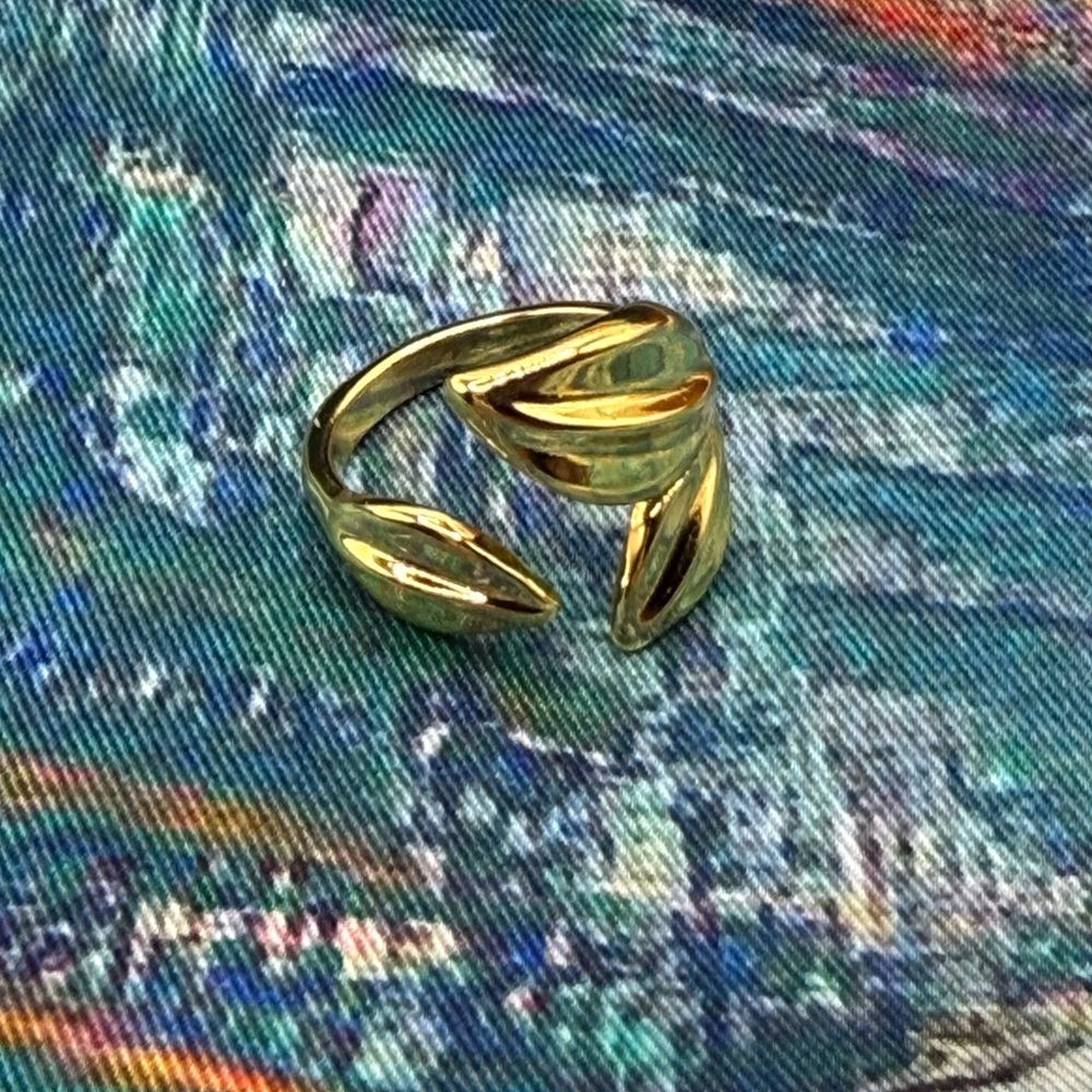 Uno de 50 Open Gold Leaf Ring - Picture 3 of 5